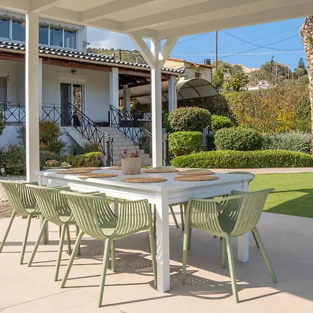 Villa Luxury Garden - Elegant Rural Retreat, Heated Pool
