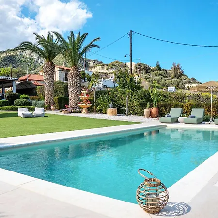Luxury Garden - Elegant Rural Retreat, Heated Pool Villa Foinikia (Crete)
