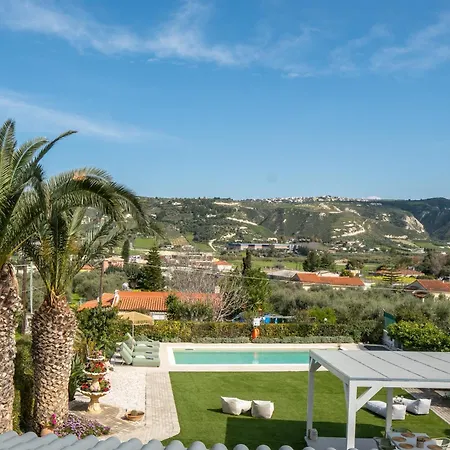 Βίλα Luxury Garden - Elegant Rural Retreat, Heated Pool
